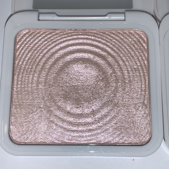 Model’s Own 01 Golden Sand / 02 Peach Pearl Sculpt & Glow Highlighter Powders - Picture 4 of 10